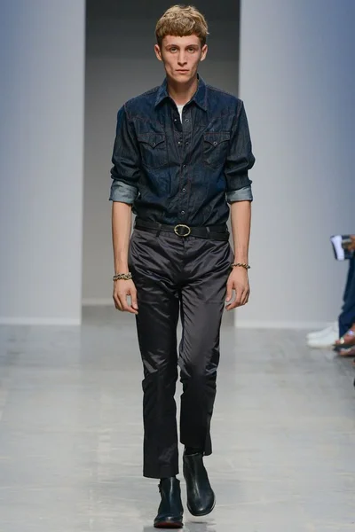 Look 30